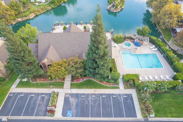 2808 W Downing Court W, Fresno, CA 93711