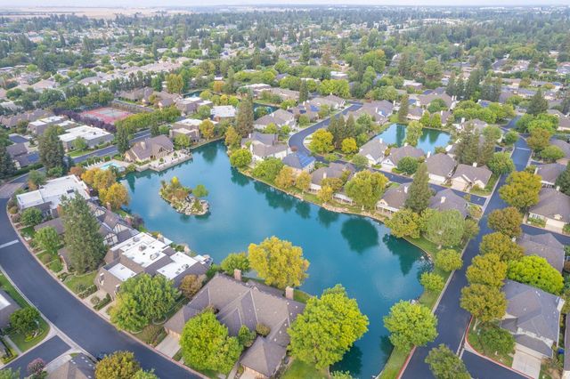 2808 W Downing Court W, Fresno, CA 93711