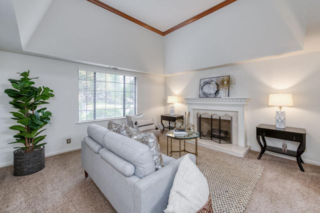 2808 W Downing Court W, Fresno, CA 93711