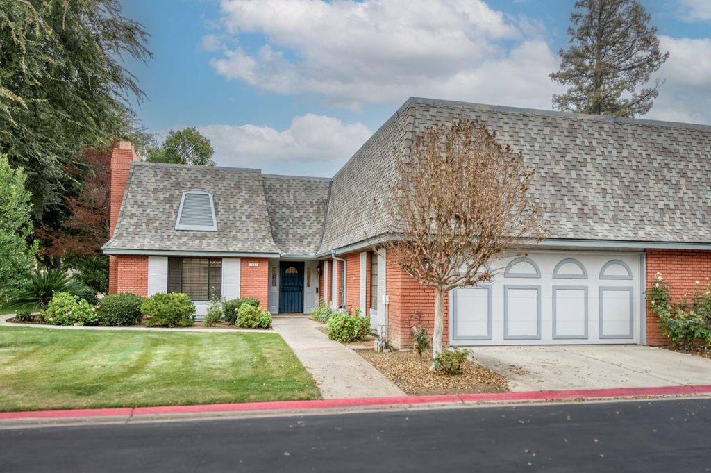 2808 W Downing Court W, Fresno, CA 93711