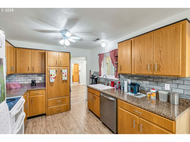 3006 Ne 127TH Ave, Vancouver, WA 98682