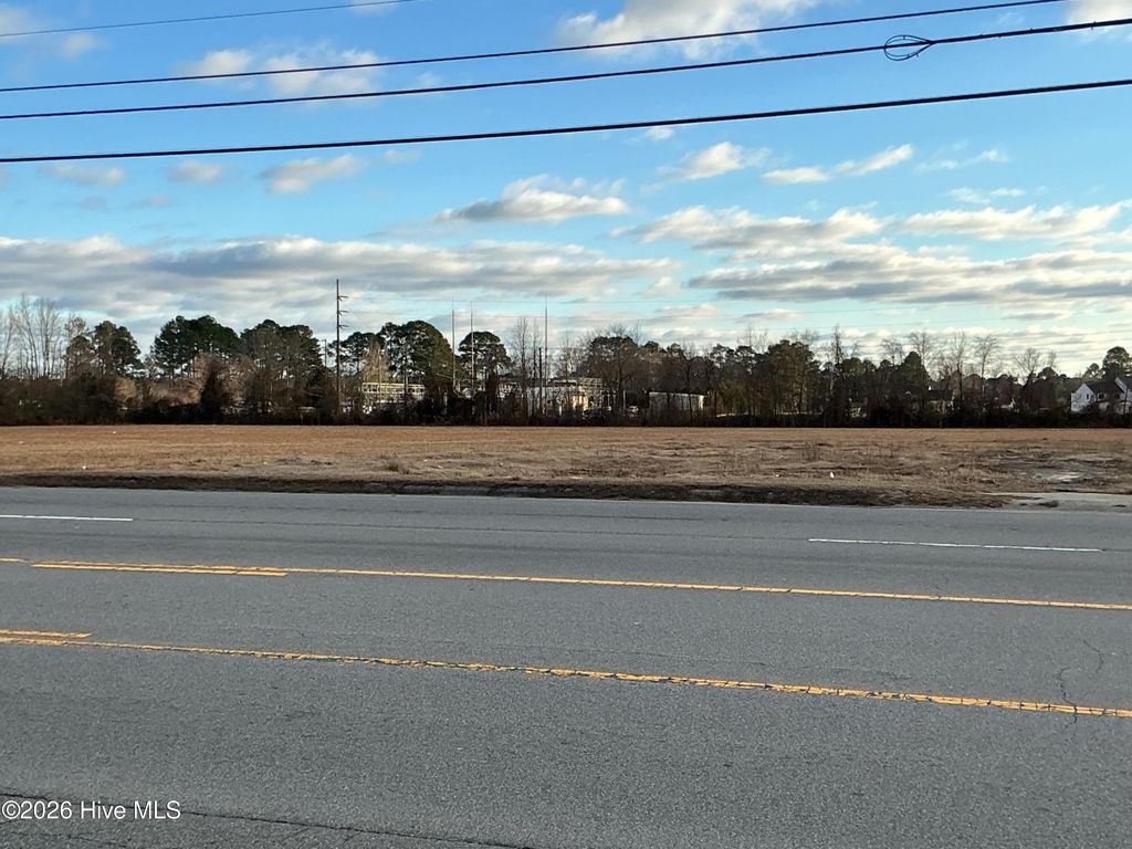 Image 4 of property listing at 4630 E 10th Street, Greenville, NC 27858