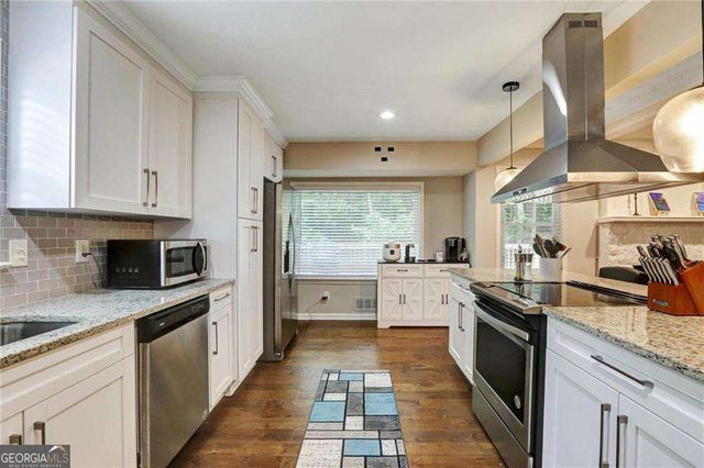 537 Raven Springs Trail, Stone Mountain, GA 30087