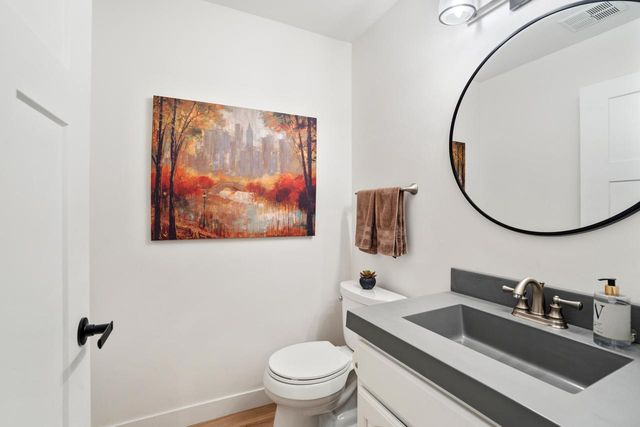 8179 S Forest Hills CIRCLE, Franklin, WI 53132