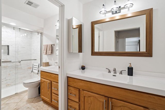 8179 S Forest Hills CIRCLE, Franklin, WI 53132