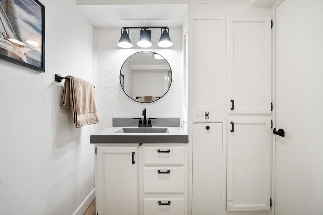 8179 S Forest Hills CIRCLE, Franklin, WI 53132