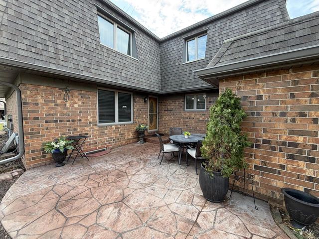 8179 S Forest Hills CIRCLE, Franklin, WI 53132