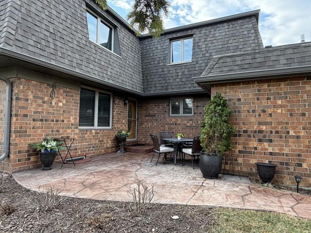 8179 S Forest Hills CIRCLE, Franklin, WI 53132