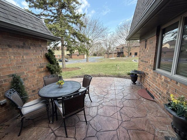 8179 S Forest Hills CIRCLE, Franklin, WI 53132