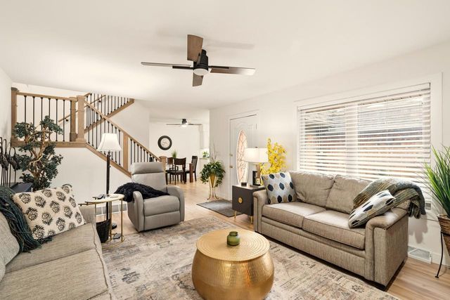 8179 S Forest Hills CIRCLE, Franklin, WI 53132