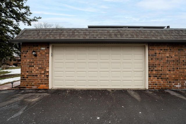 8179 S Forest Hills CIRCLE, Franklin, WI 53132