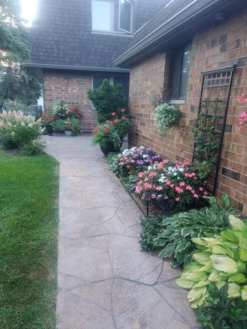 8179 S Forest Hills CIRCLE, Franklin, WI 53132