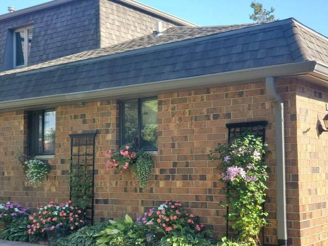 8179 S Forest Hills CIRCLE, Franklin, WI 53132