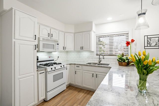 8179 S Forest Hills CIRCLE, Franklin, WI 53132