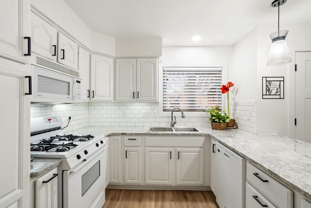 8179 S Forest Hills CIRCLE, Franklin, WI 53132