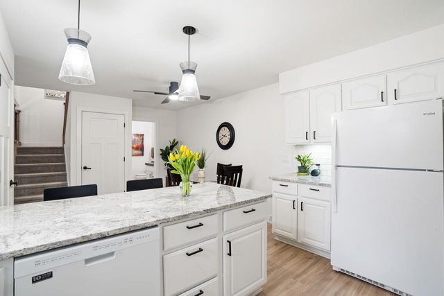 8179 S Forest Hills CIRCLE, Franklin, WI 53132