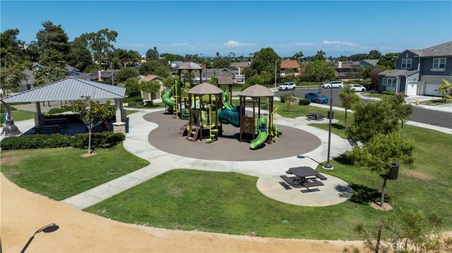 17352 Eucalyptus Lane, Huntington Beach, CA 92649