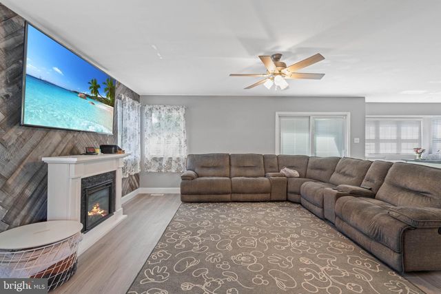111 HORSESHOE DR, Mantua, NJ 08051