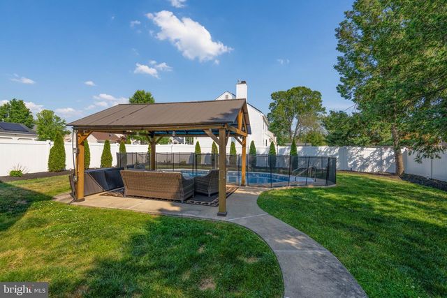 111 HORSESHOE DR, Mantua, NJ 08051
