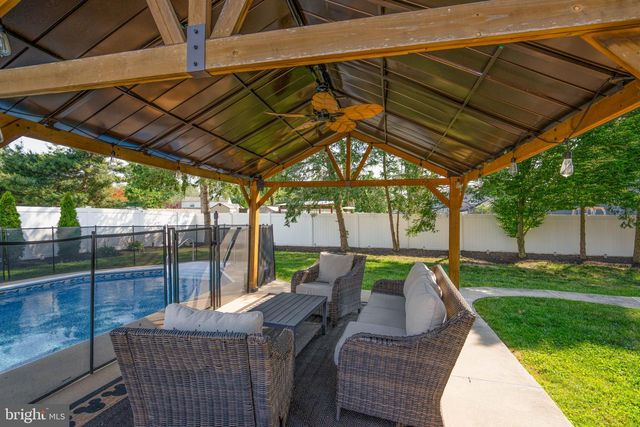 111 HORSESHOE DR, Mantua, NJ 08051