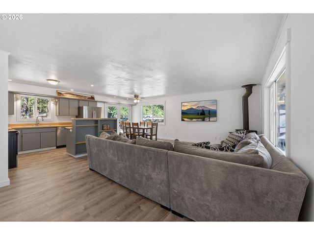 60091 HOPI Rd, Bend, OR 97702