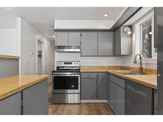 60091 HOPI Rd, Bend, OR 97702