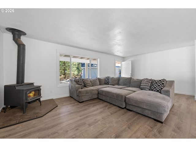 60091 HOPI Rd, Bend, OR 97702