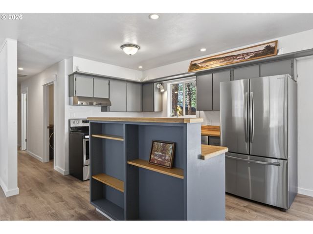 60091 HOPI Rd, Bend, OR 97702