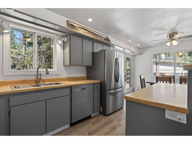 60091 HOPI Rd, Bend, OR 97702