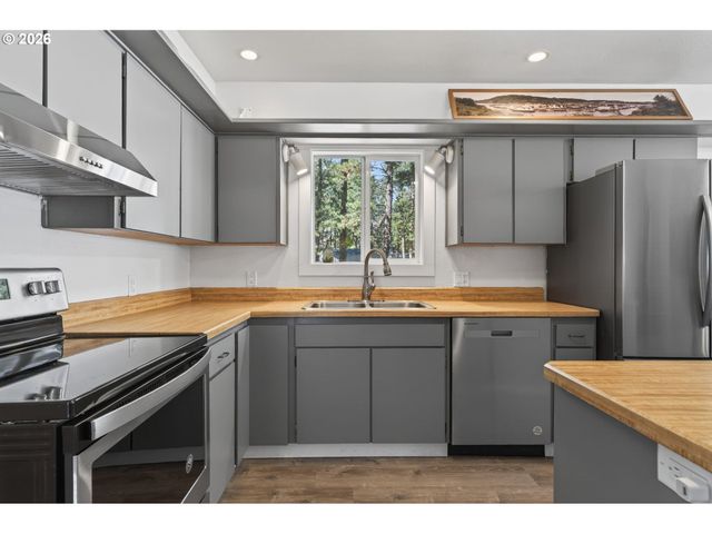 60091 HOPI Rd, Bend, OR 97702