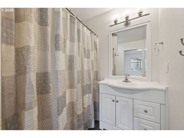 60091 HOPI Rd, Bend, OR 97702