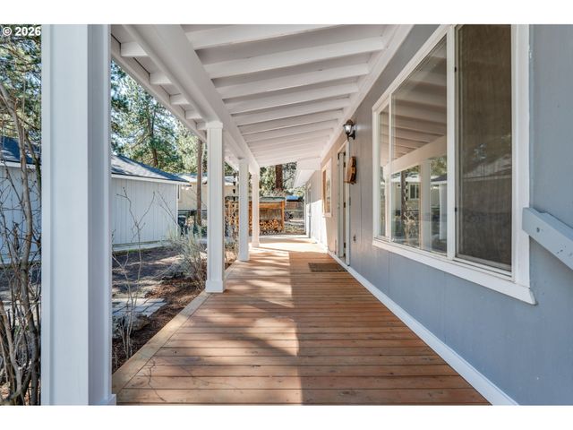 60091 HOPI Rd, Bend, OR 97702