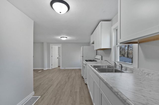 1733 Cottage Grove Avenue, Waterloo, IA 50707