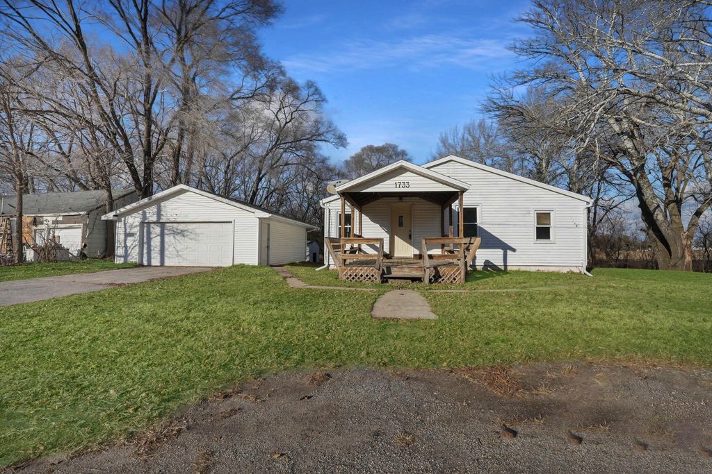 1733 Cottage Grove Avenue, Waterloo, IA 50707