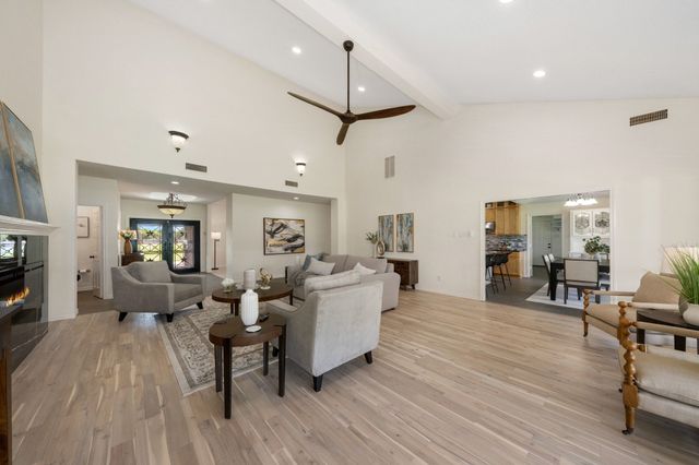 915 W Pleasant Run Road, Desoto, TX 75115