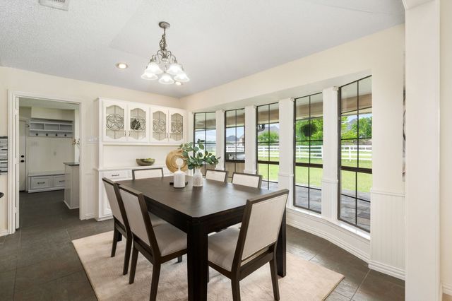 915 W Pleasant Run Road, Desoto, TX 75115