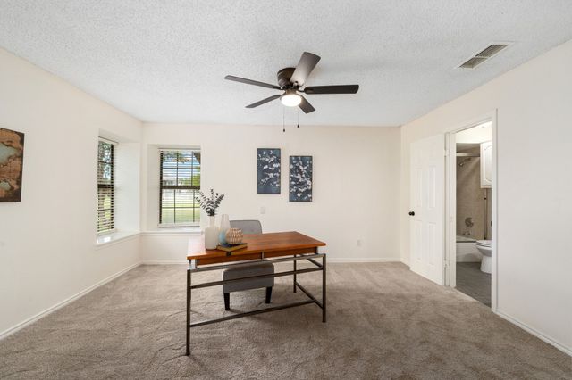 915 W Pleasant Run Road, Desoto, TX 75115