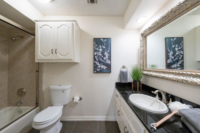 915 W Pleasant Run Road, Desoto, TX 75115