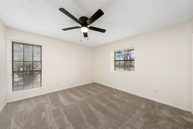 915 W Pleasant Run Road, Desoto, TX 75115