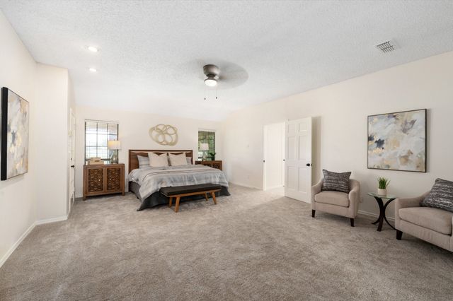 915 W Pleasant Run Road, Desoto, TX 75115