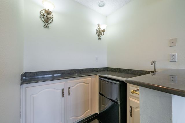 915 W Pleasant Run Road, Desoto, TX 75115