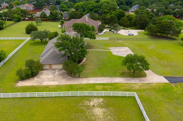 915 W Pleasant Run Road, Desoto, TX 75115