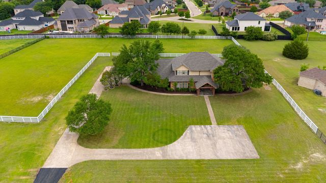 915 W Pleasant Run Road, Desoto, TX 75115
