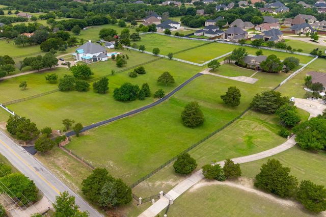 915 W Pleasant Run Road, Desoto, TX 75115