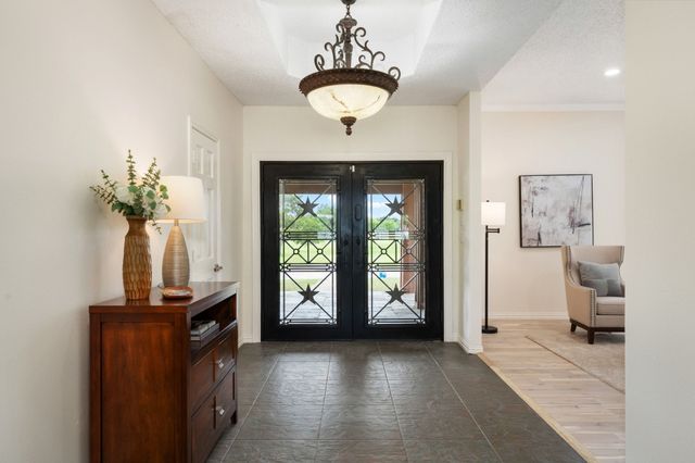 915 W Pleasant Run Road, Desoto, TX 75115