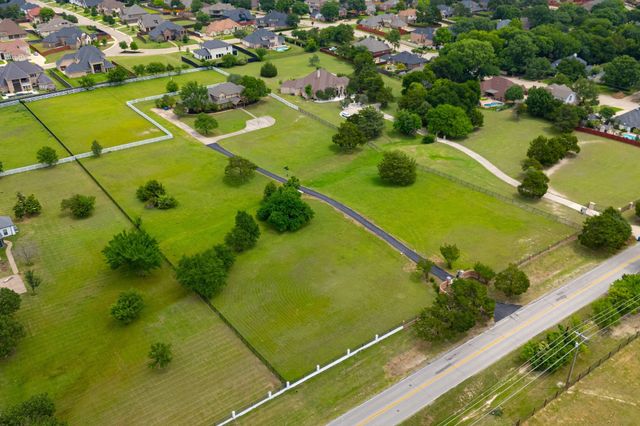 915 W Pleasant Run Road, Desoto, TX 75115