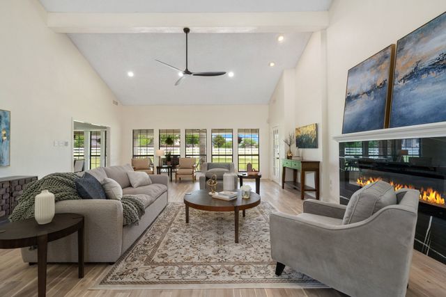 915 W Pleasant Run Road, Desoto, TX 75115