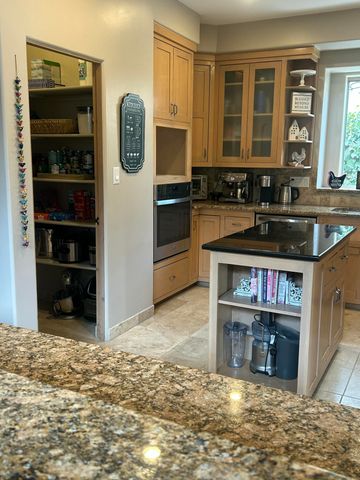 12515 Crested Moss Road NE, Albuquerque, NM 87122