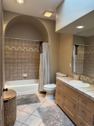 12515 Crested Moss Road NE, Albuquerque, NM 87122