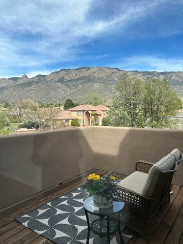 12515 Crested Moss Road NE, Albuquerque, NM 87122